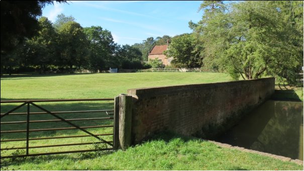 The carriage wash/cart wash in the right of the picture with a grass paddock beyond